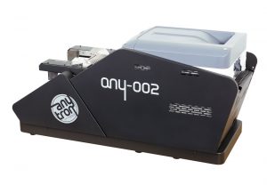 Any-002 - digitalni tisk etiket (stranski pogled)